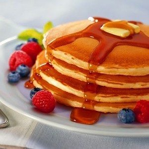 Pancakes cu miere și fructe